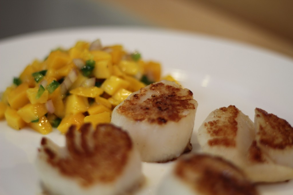 Seared Scallops with Mango Salad – Growing Up Savvy